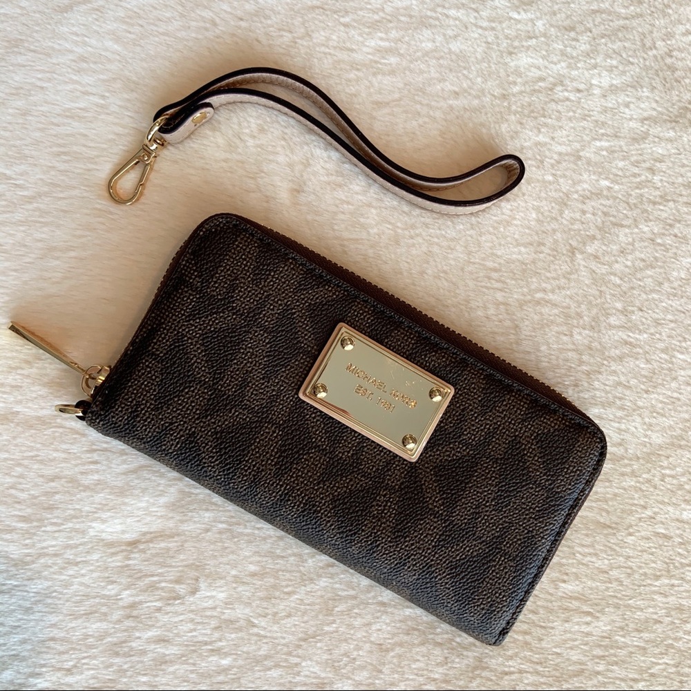 EUC Michael Kors Wallet!